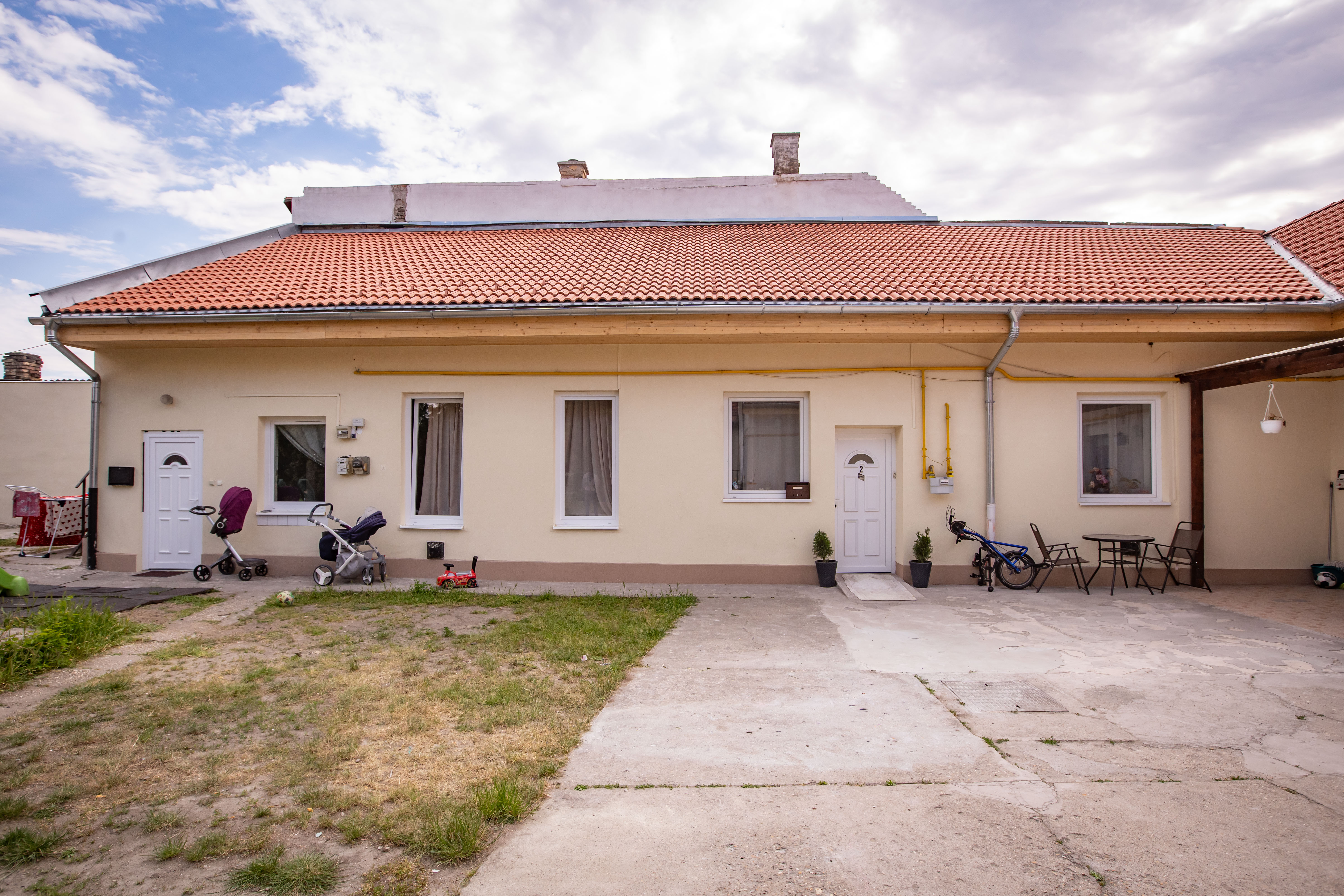 Pestújhelyi út 47. számú lakóingatlanok felújítása