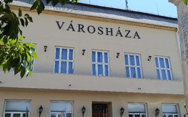 Városháza erkélyének felújítása