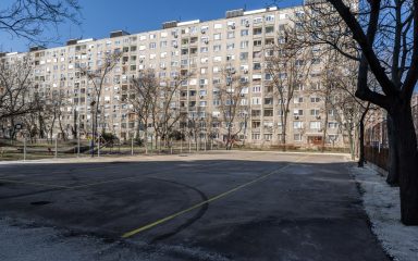 Kavicsos köz parkoló