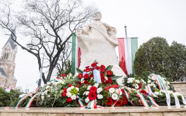 Kossuth-szobor március 15-én