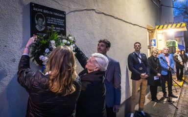 Ünnepélyes keretek között emléktáblát avattak