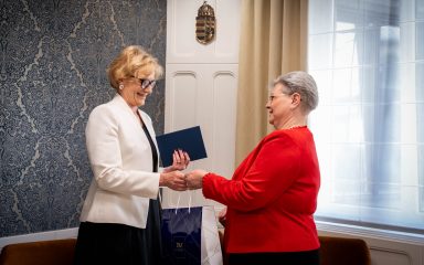 Müller Anna országgyűlési képviselő és Cserdiné Németh Angéla polgármester