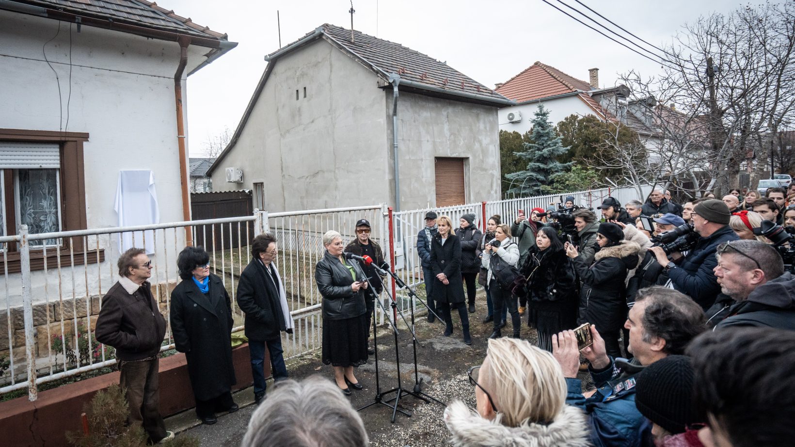 Hungária együttes táblaavatója