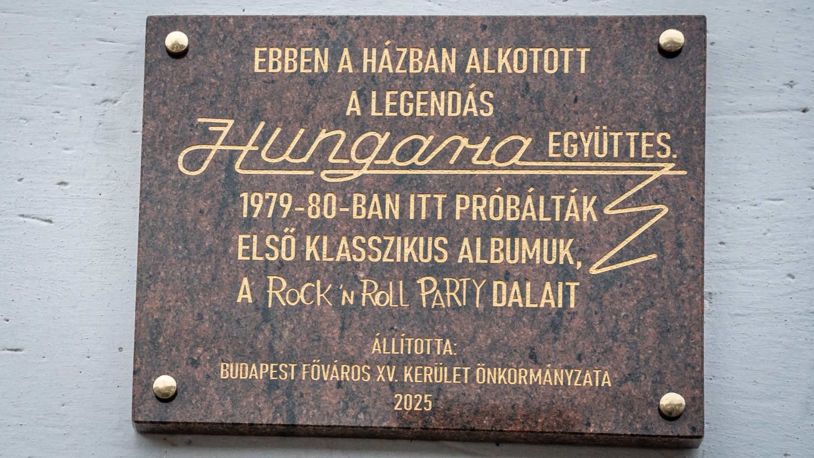 Hungária együttes táblaavatója