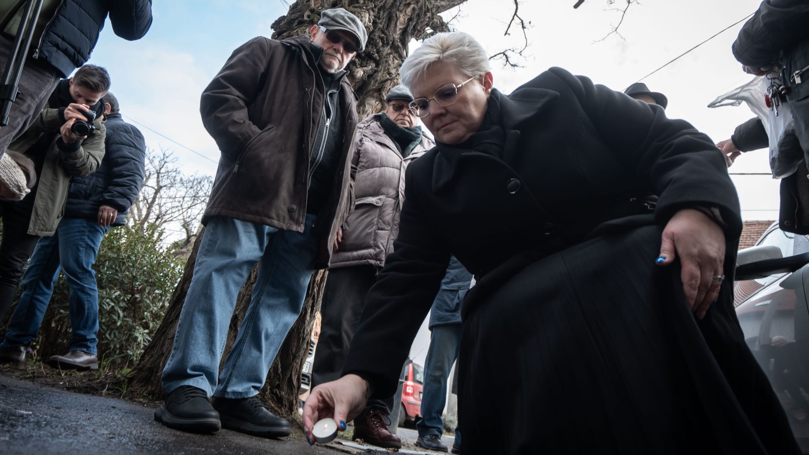 Cserdiné Németh Angéla a botlatókő avatásán