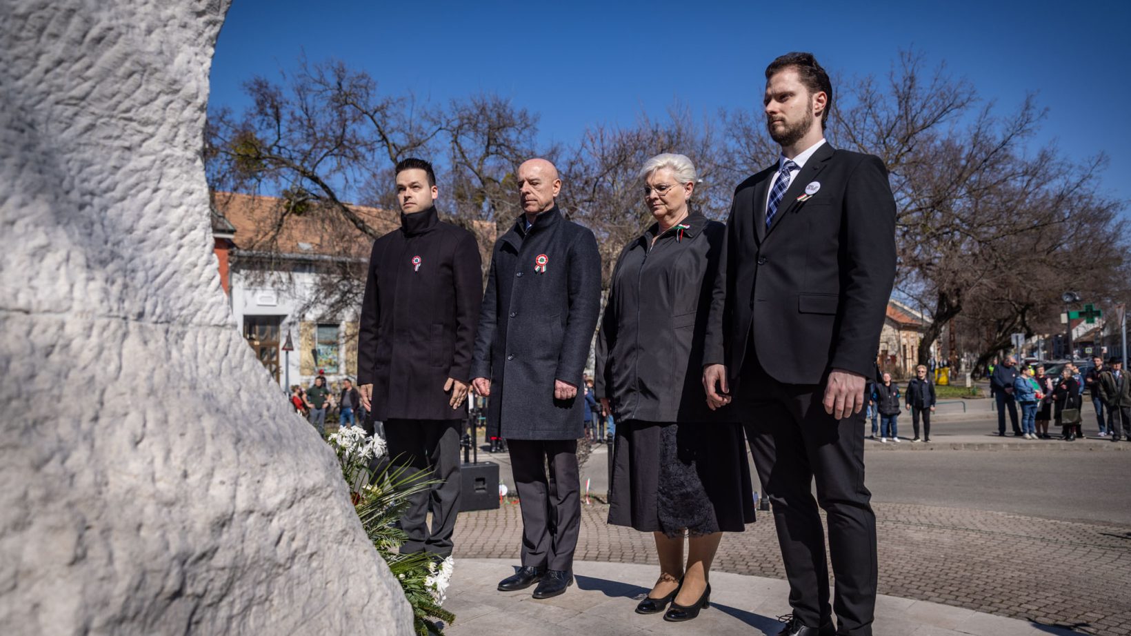 A kerület vezetése koszorúzott