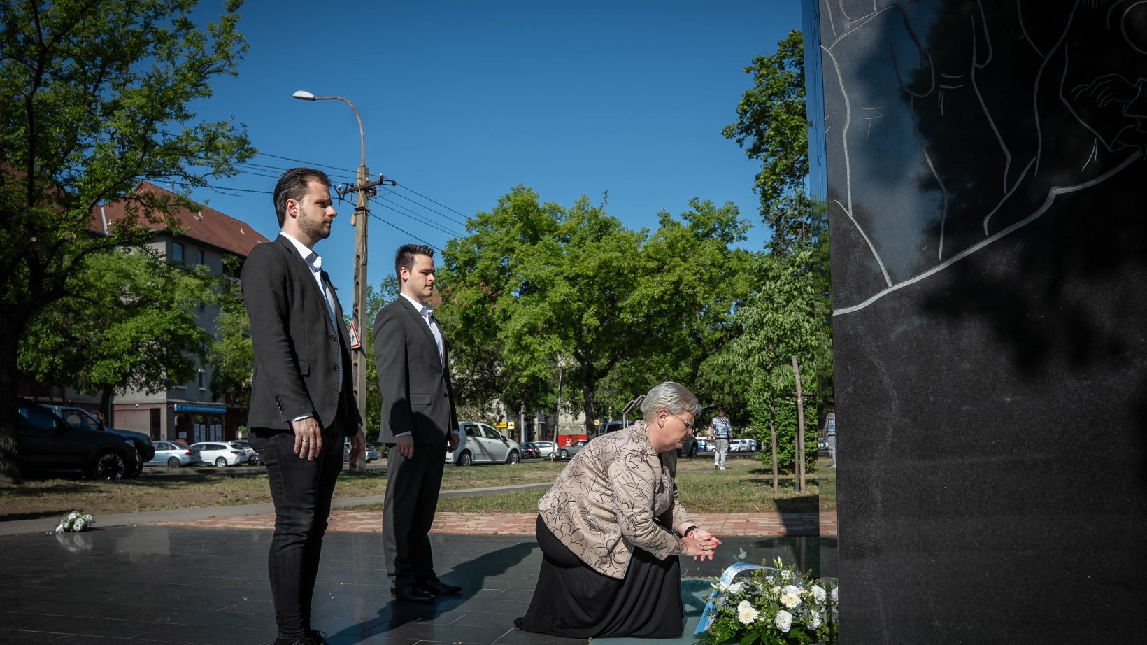 Cserdiné Németh Angéla, Csernák János és Gyurkó Dániel helyezett el koszorút