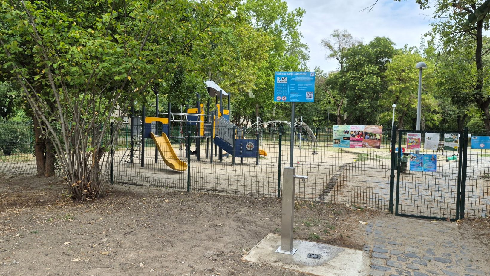 Közkút a Páskom parkban