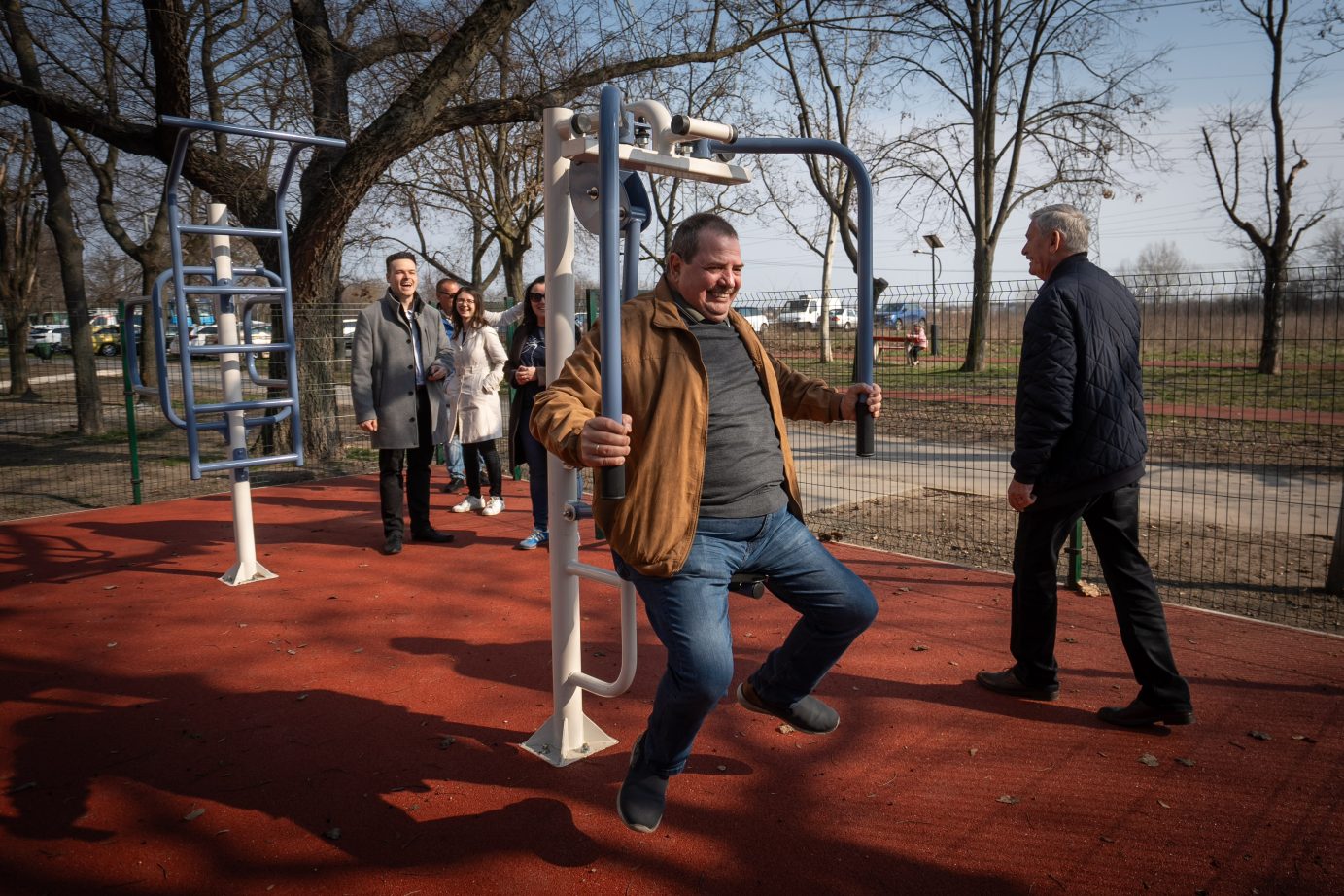 Makai Ferenc képviselő ki is próbálta az új eszközöket