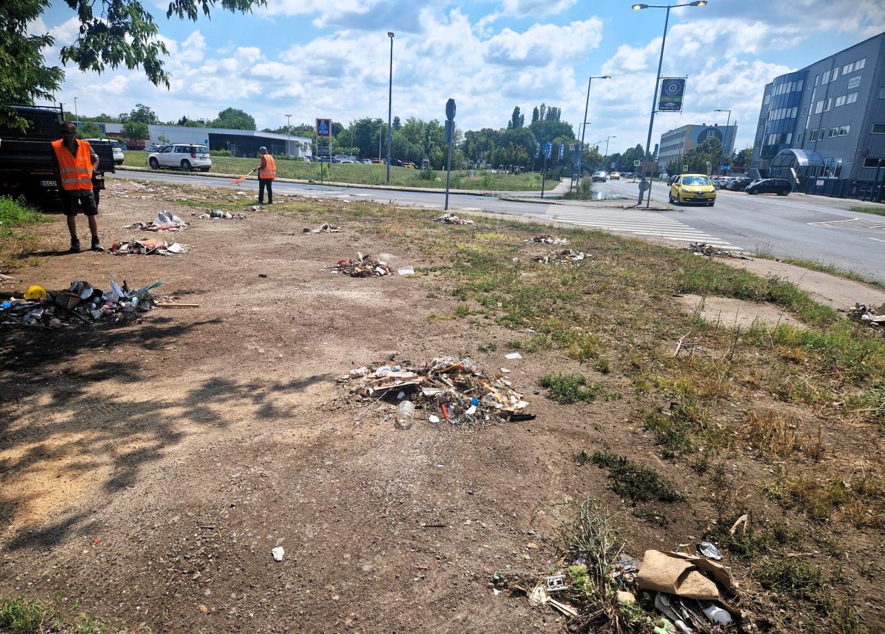 Takarítás a Késmárk utca és a Hűtő utca sarkán