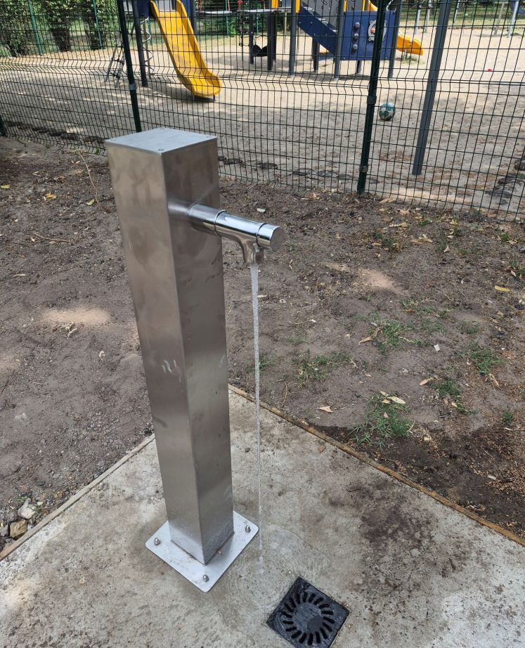 Közkút a Páskom parkban