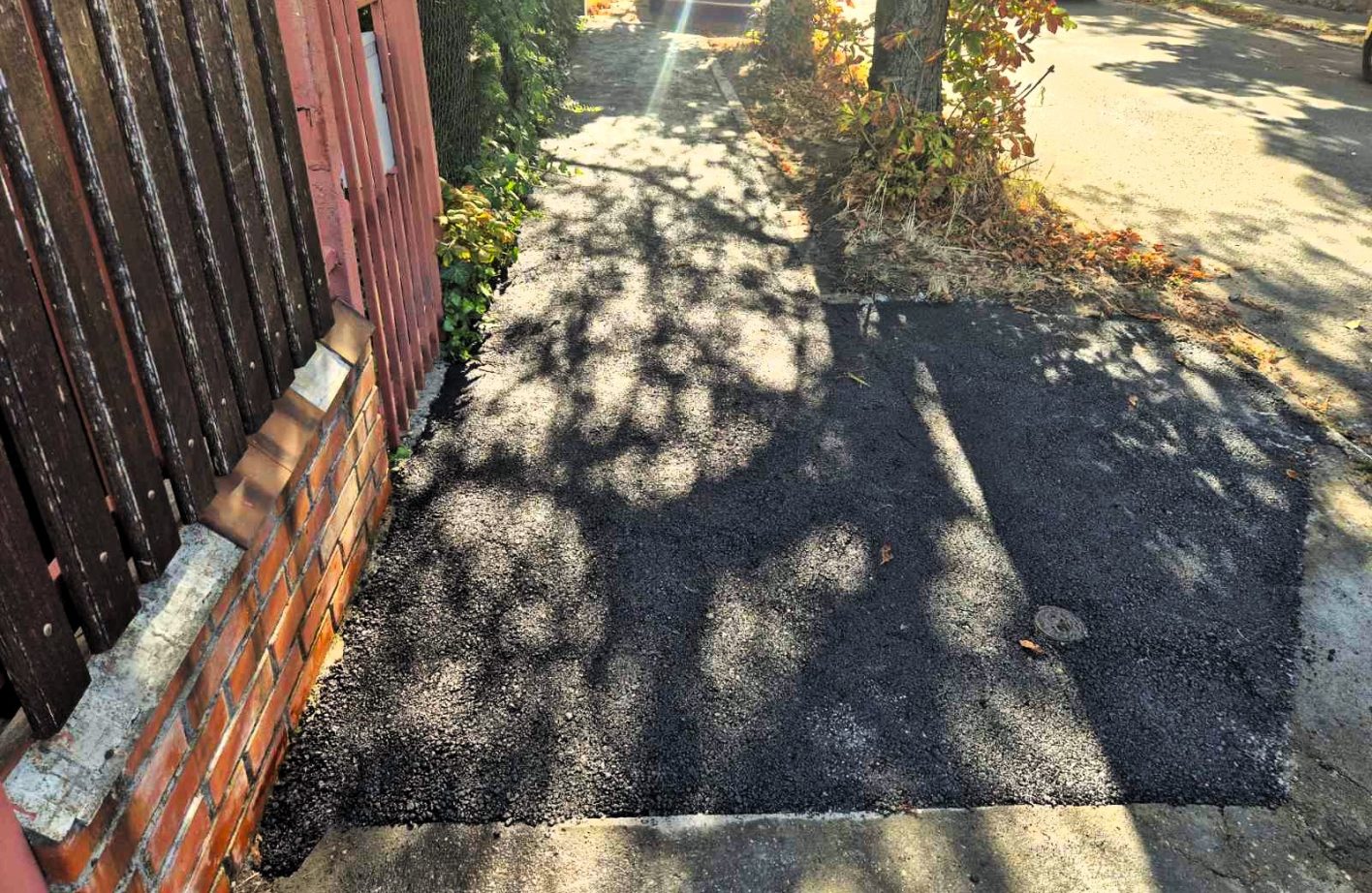járdajavítási munka az Adria utcában
